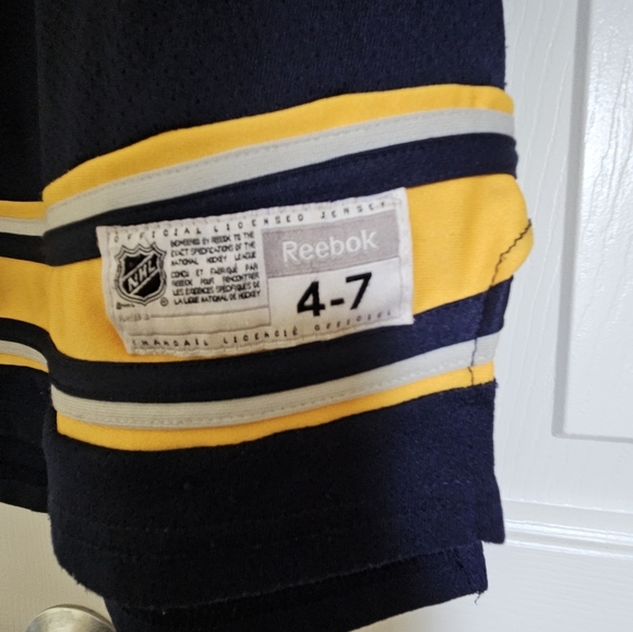 Buffalo Sabres Jersey- youth 4-7 - Picture 7 of 16
